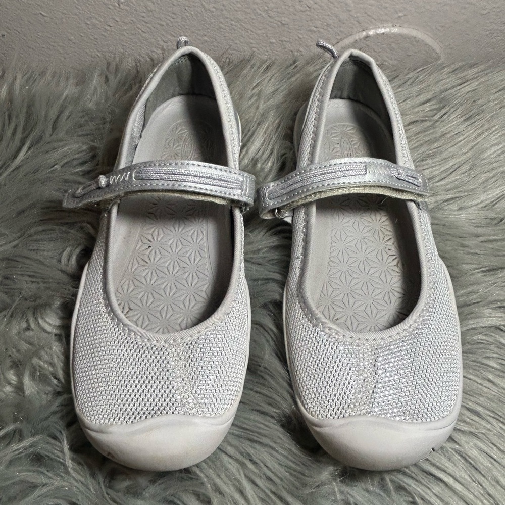Keen Moxie Mary Jane Ballet Flat Shoes Silver Gray White Size 4 - Picture 3 of 8